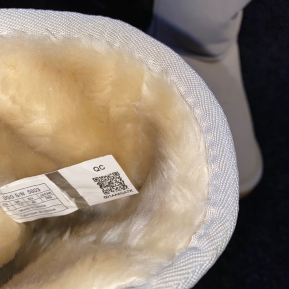 Brand New Tall Light Blue Uggs Size 9 - Picture 4 of 7